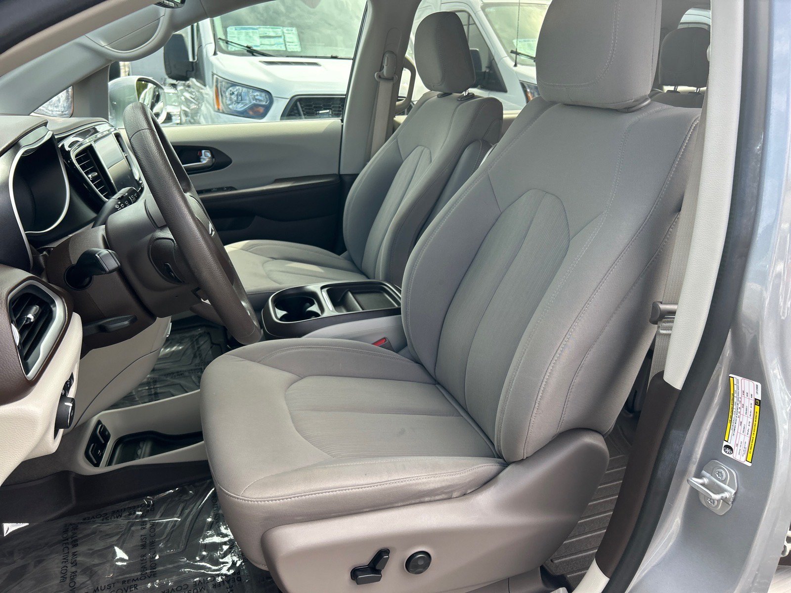 Used 2020 Chrysler Pacifica Touring w/ Advanced Safetytec Group FWD image 9