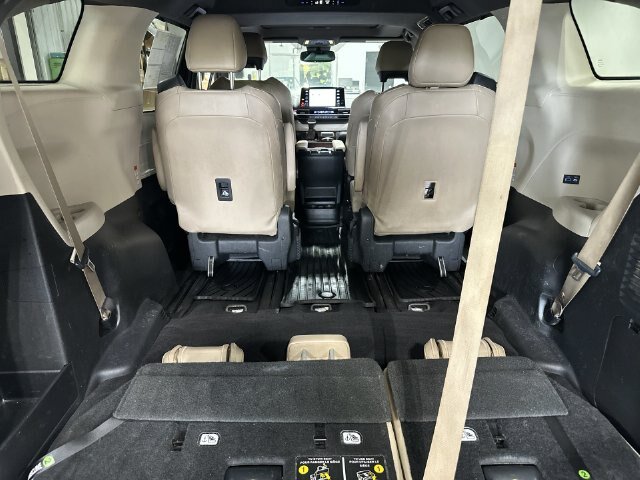 Used 2022 Toyota Sienna XLE FWD image 26