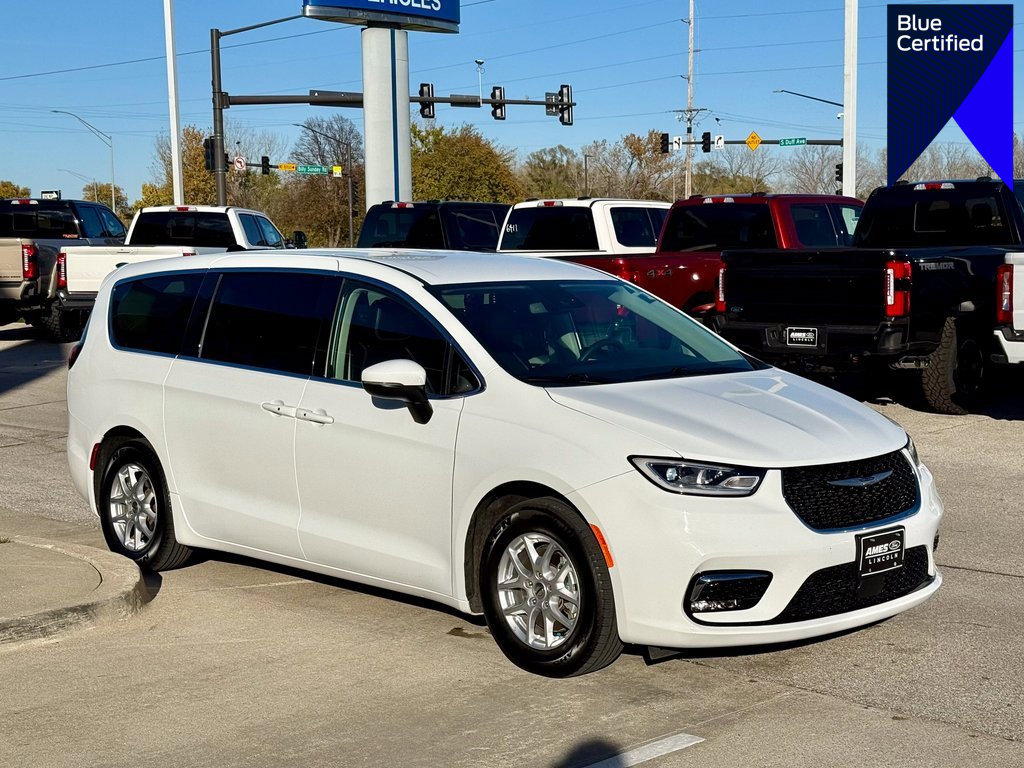 Used 2023 Chrysler Pacifica Touring-L