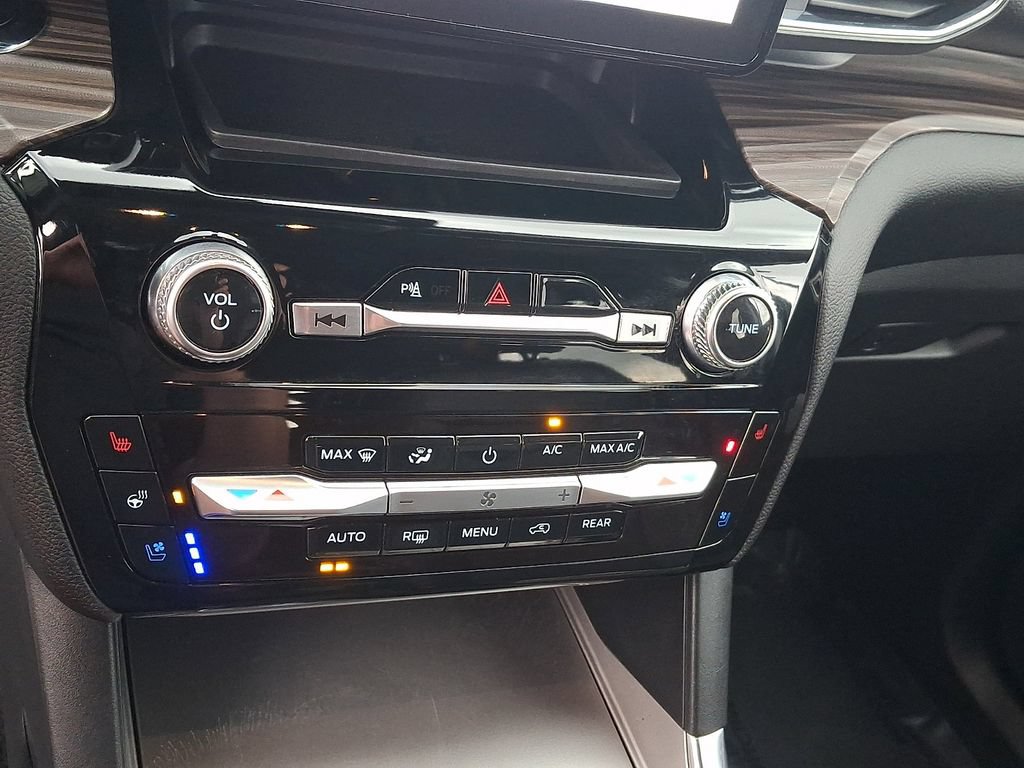 Certified 2023 Ford Explorer Limited AWD/4WD image 17