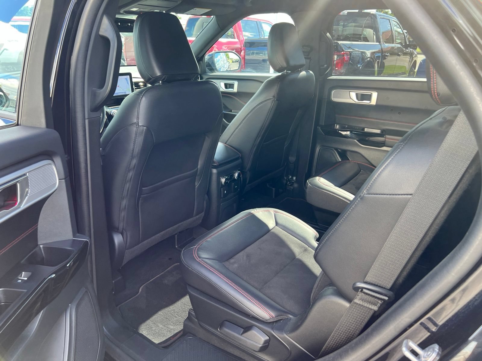 Certified 2023 Ford Explorer ST-Line AWD/4WD image 39