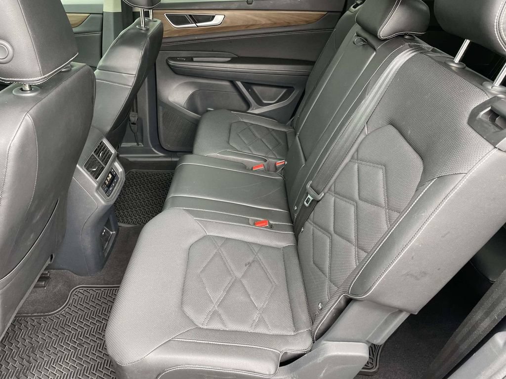 Used 2024 Volkswagen Atlas SE FWD image 12