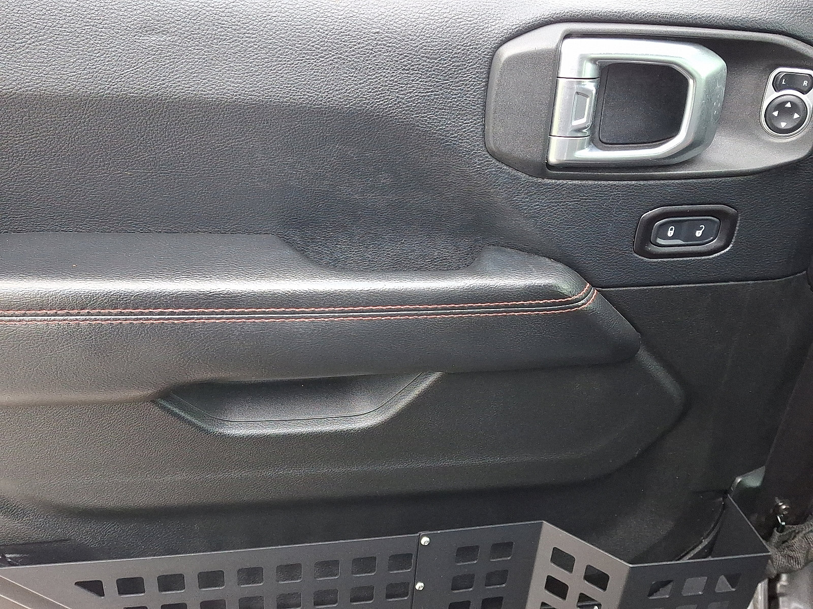 Used 2018 Jeep Wrangler Unlimited Rubicon w/ Dual Top Group image 14