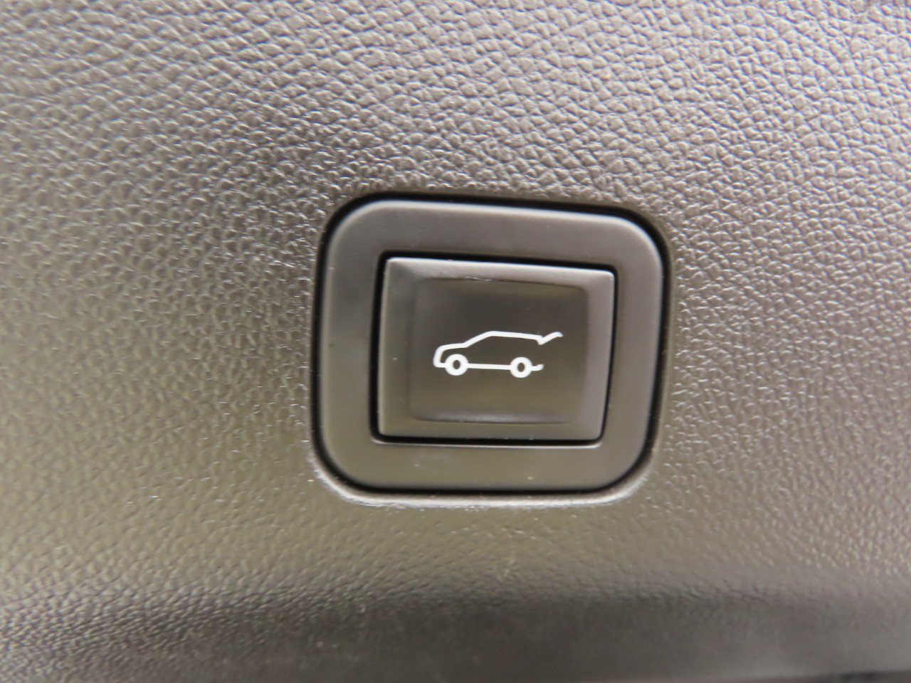 Used 2023 GMC Yukon XL Denali Ultimate w/ LPO, Floor Liner Package AWD/4WD image 14