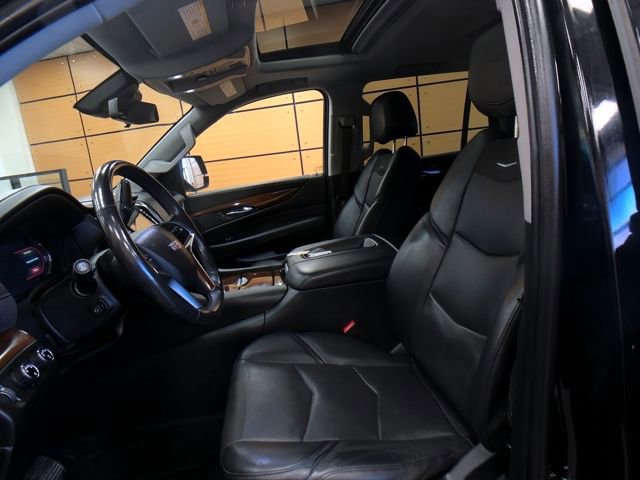 Used 2020 Cadillac Escalade Luxury w/ Escalade Sport Edition image 10
