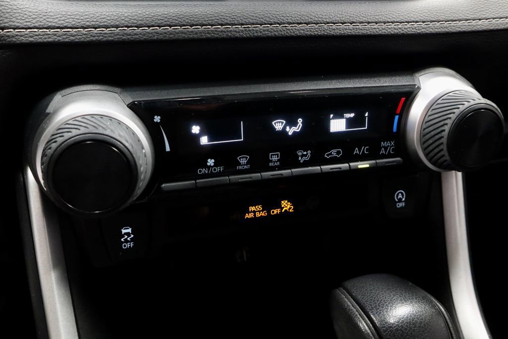 Used 2023 Toyota RAV4 LE AWD/4WD image 32