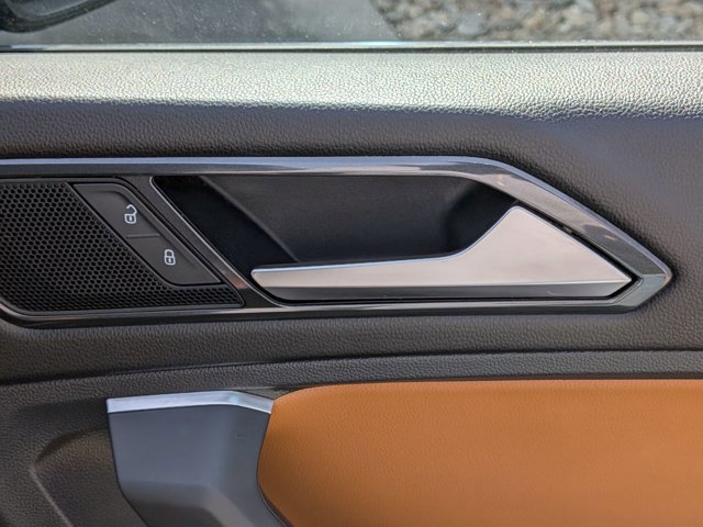 Used 2018 Volkswagen Tiguan SEL w/ R-Line Package image 37