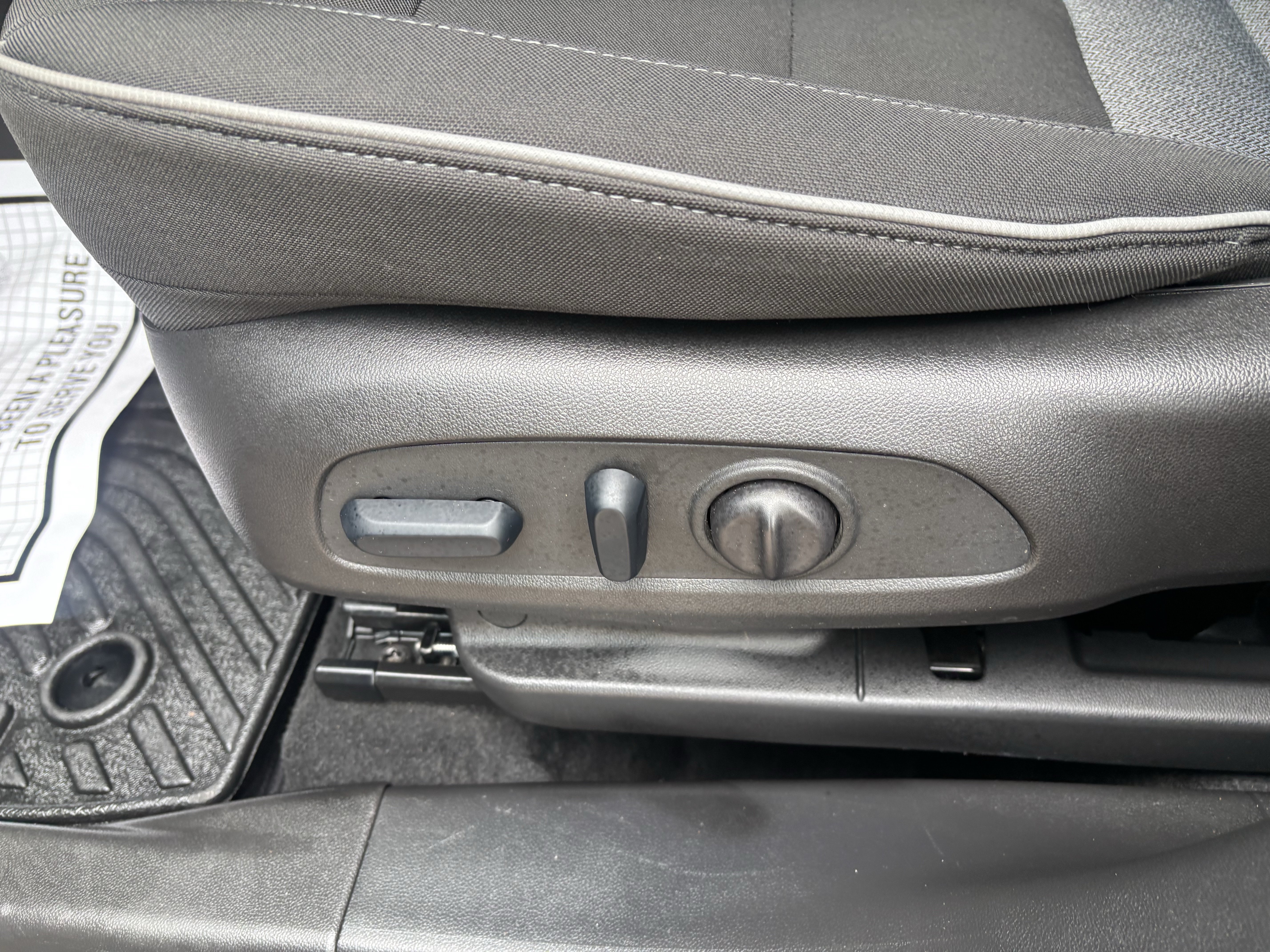 Used 2025 Chevrolet TrailBlazer LT w/ Convenience Package FWD image 12