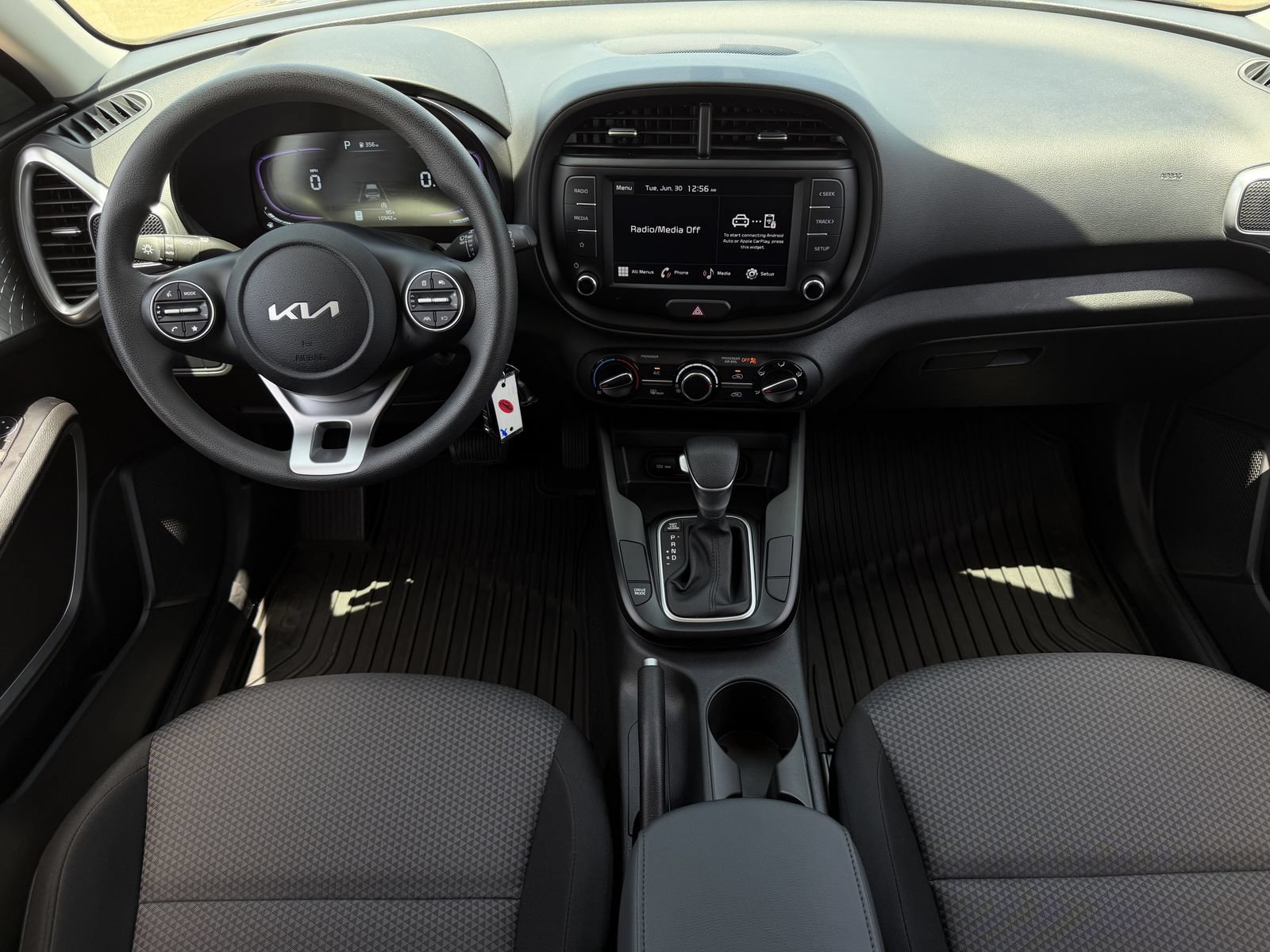 Used 2025 Kia Soul LX w/ LX Technology Package FWD image 11