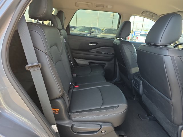 Used 2026 Nissan Pathfinder SL FWD image 15