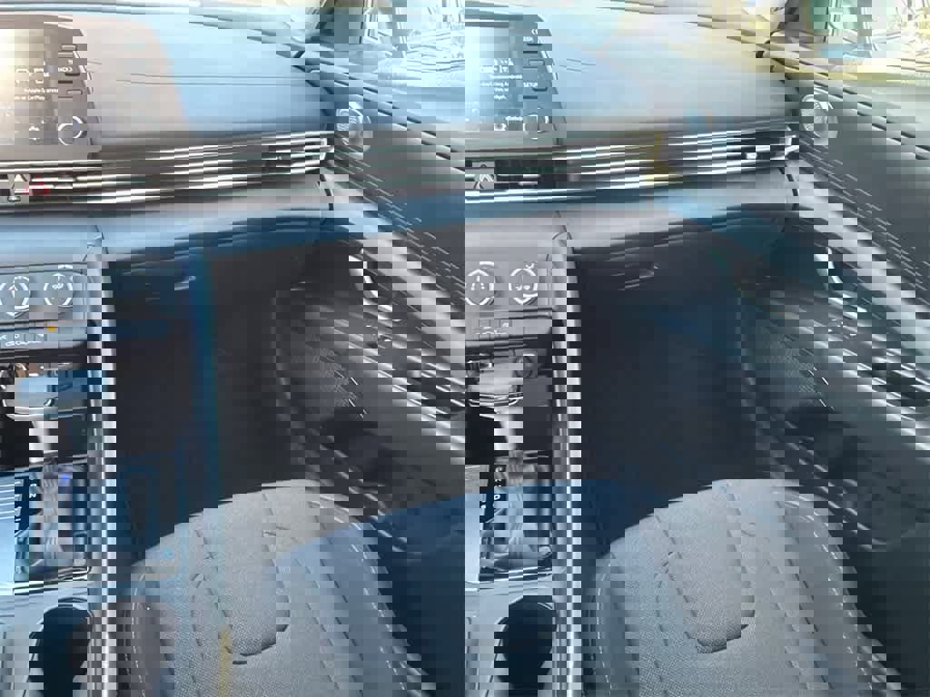 Used 2023 Hyundai Elantra SE image 20