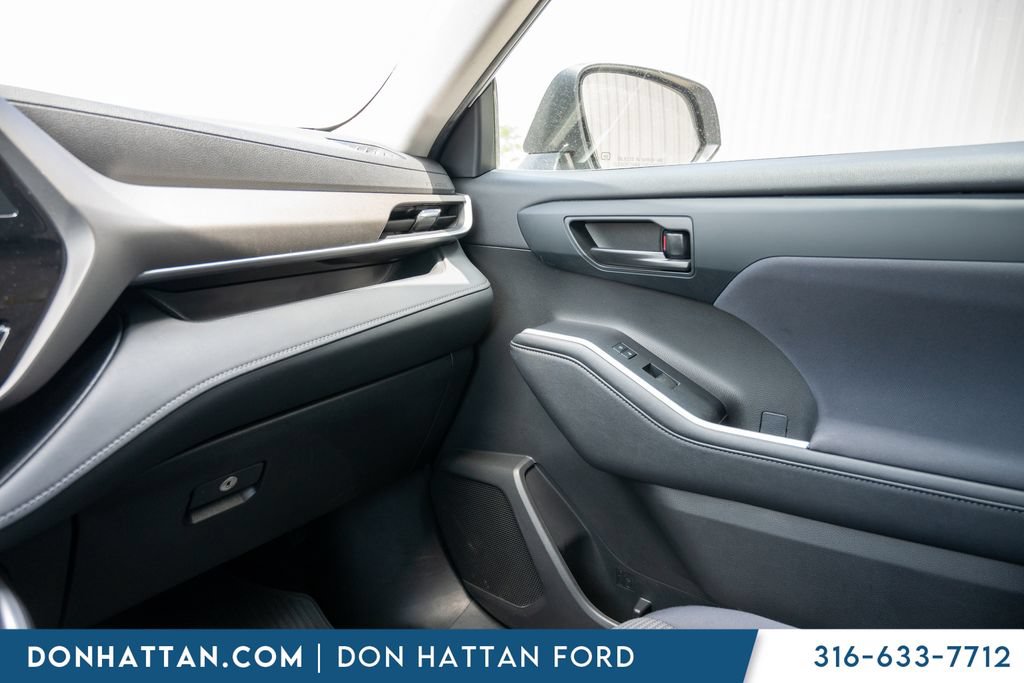 Used 2023 Toyota Highlander L FWD image 14
