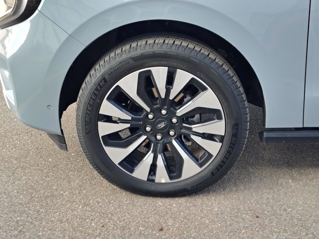 Certified 2025 Ford Expedition Max Platinum w/ Driver's Package AWD/4WD image 9