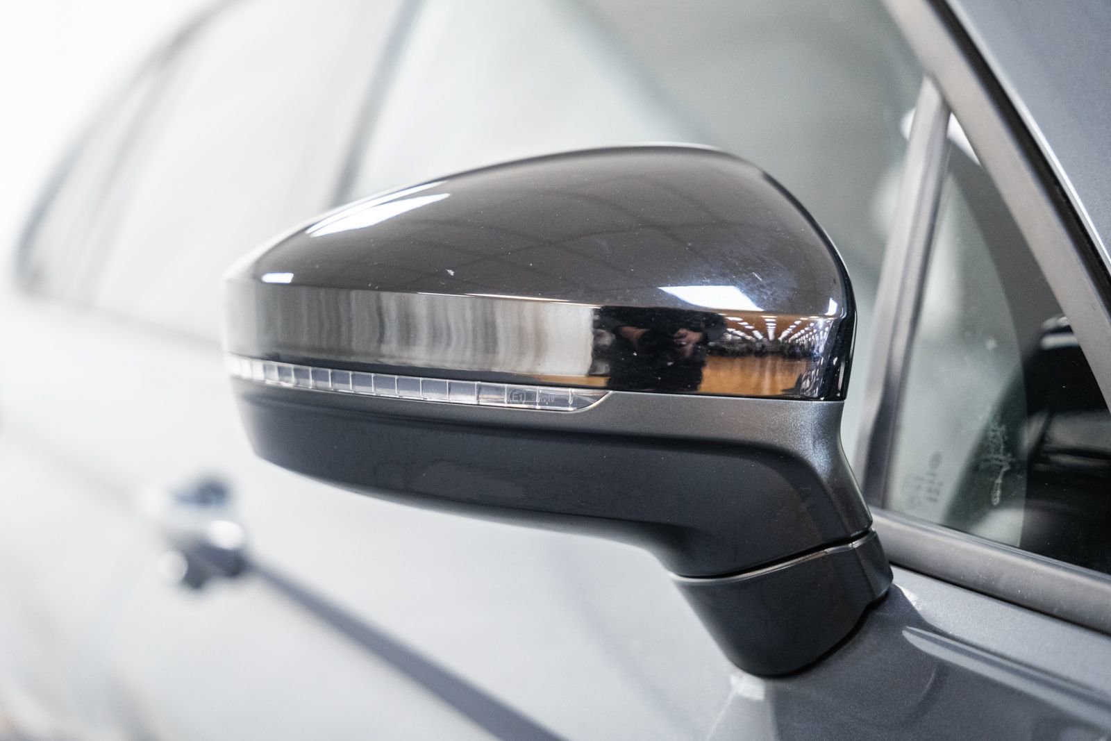 Used 2021 Volkswagen Tiguan SE R-Line image 14