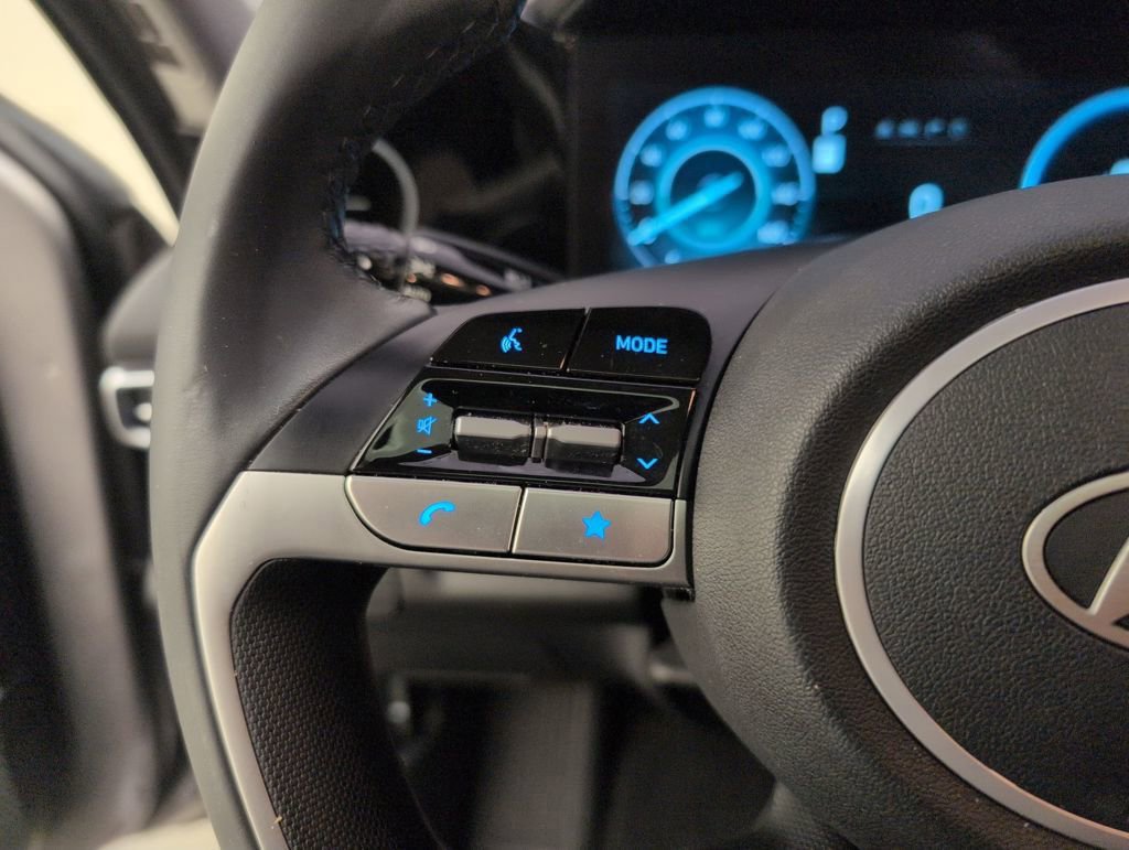 Used 2024 Hyundai Elantra Limited image 42