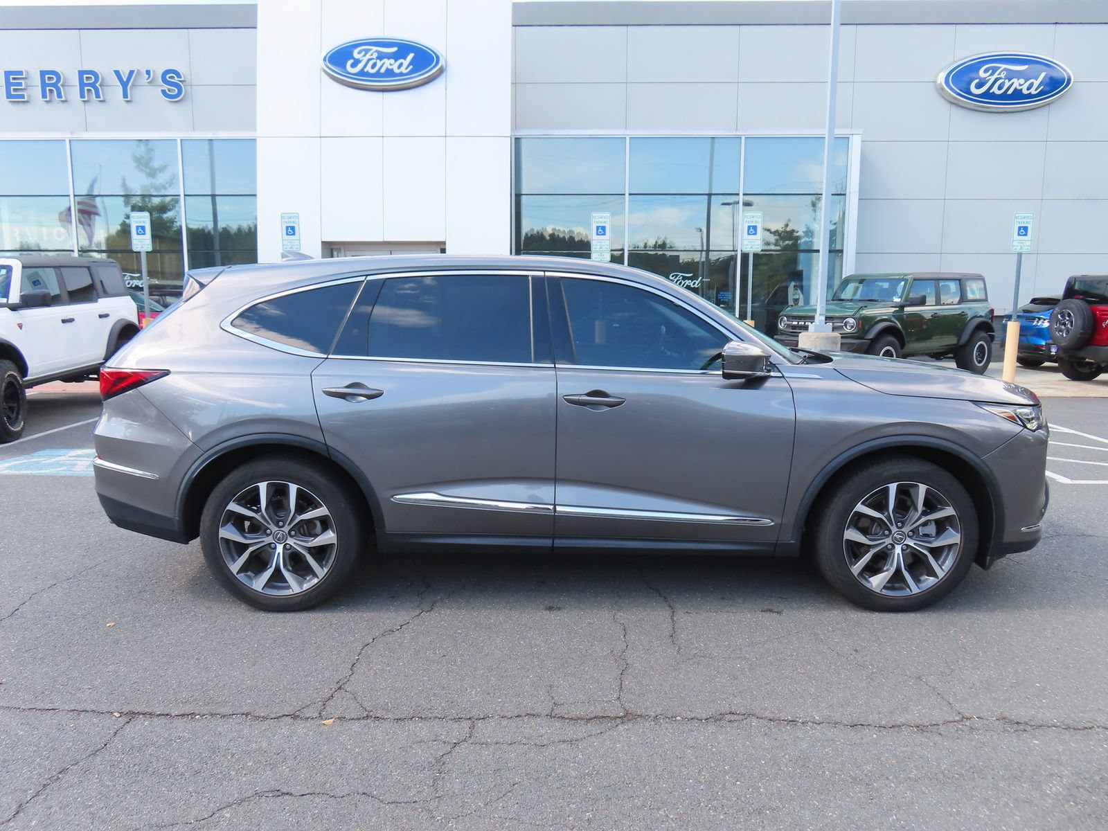 Used 2022 Acura MDX SH-AWD w/ Technology Package image 4