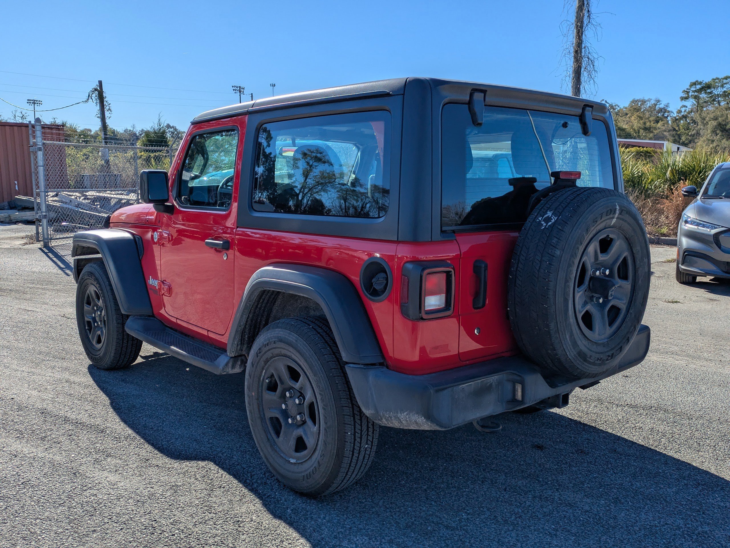 Used 2019 Jeep Wrangler Sport image 3