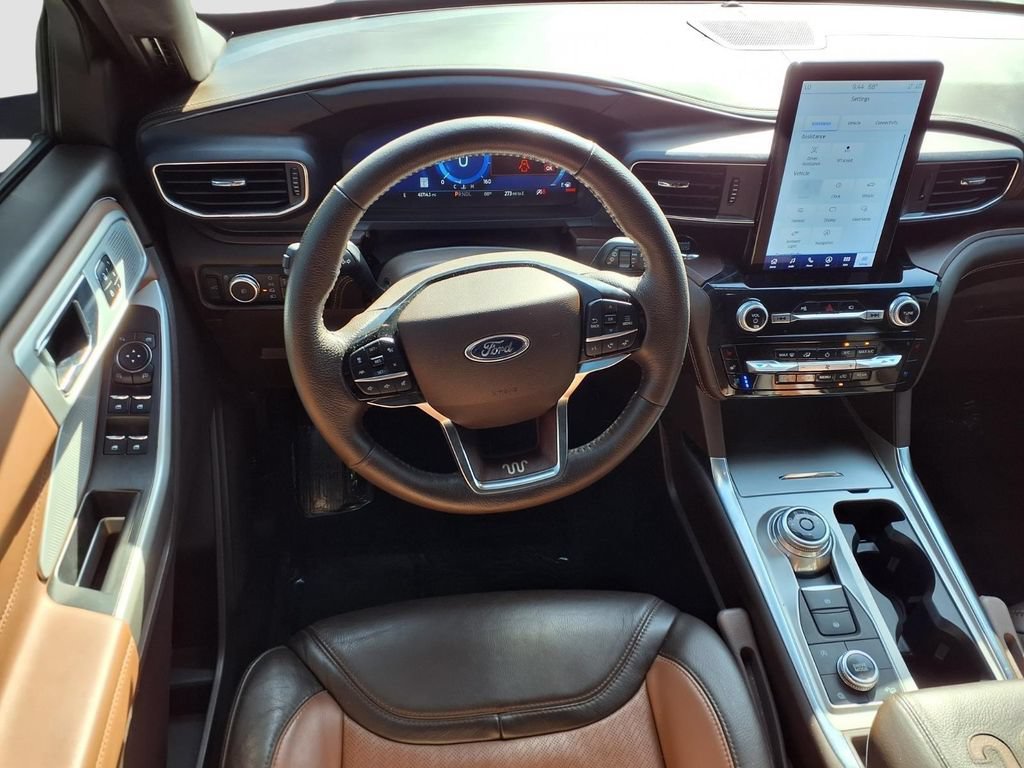 Certified 2023 Ford Explorer King Ranch w/ Technology Package AWD/4WD image 9