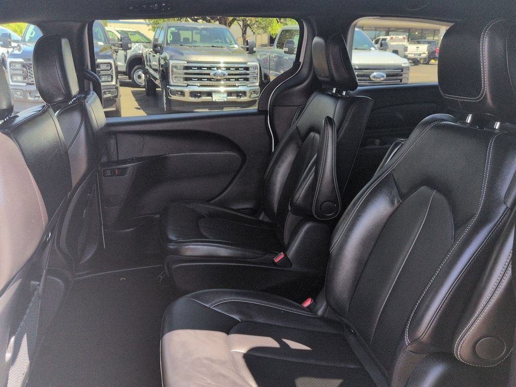 Used 2024 Chrysler Pacifica Limited FWD image 25