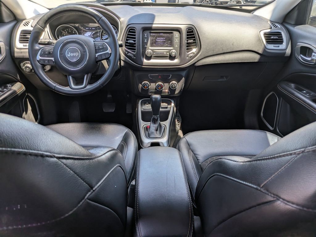 Used 2018 Jeep Compass Latitude FWD image 13
