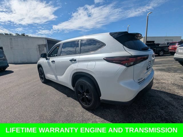 Used 2024 Toyota Highlander LE FWD image 7