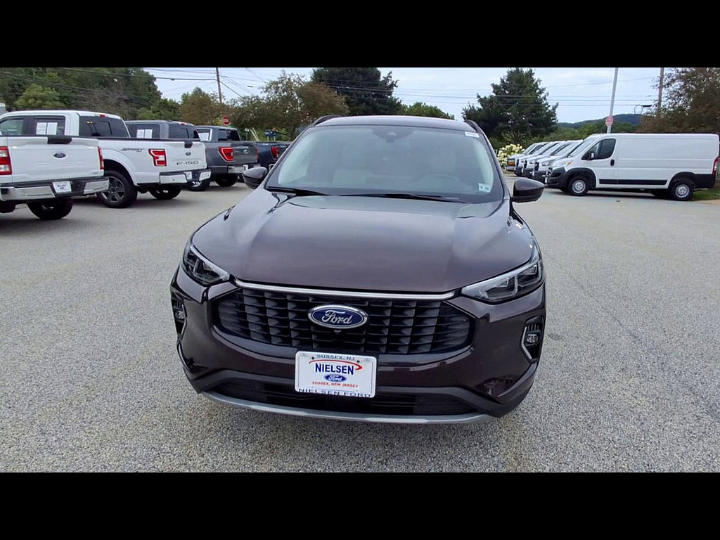 Certified 2023 Ford Escape Platinum AWD/4WD image 3