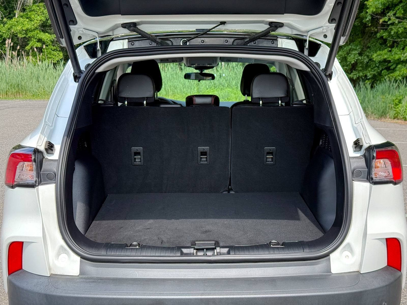 Certified 2022 Ford Escape SEL w/ SEL Stealth AWD Package image 14