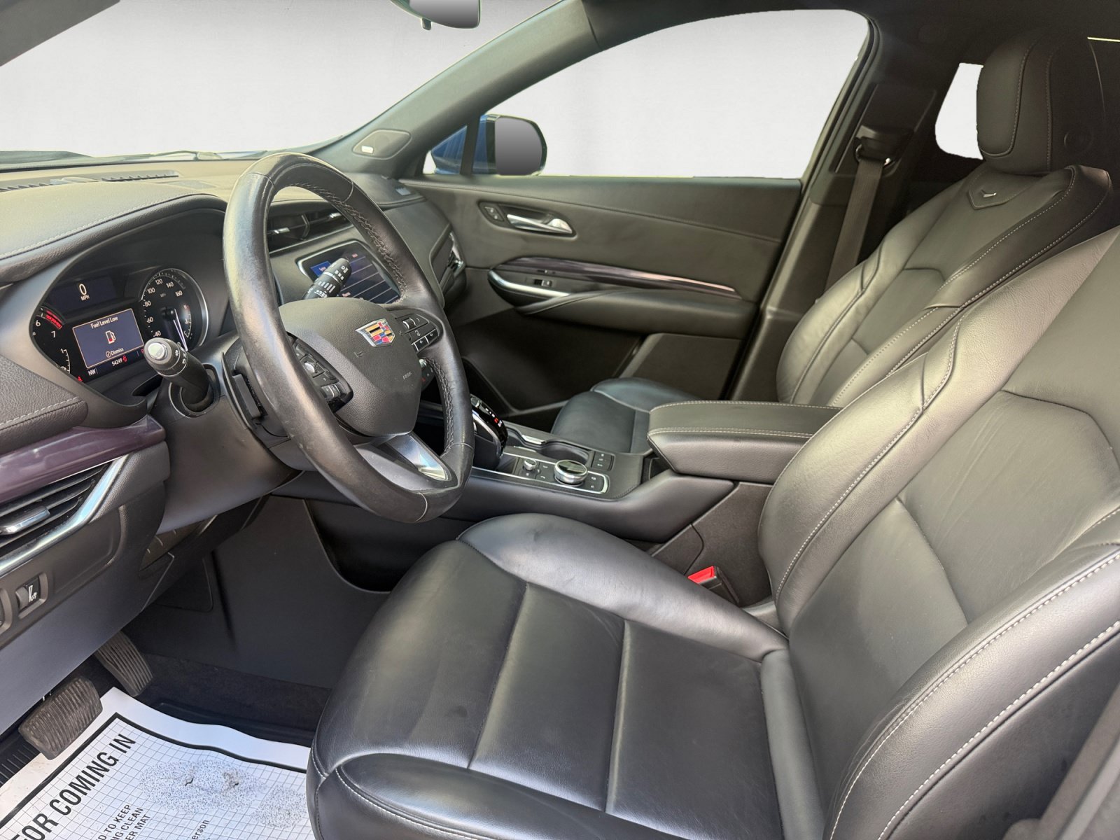 Used 2023 Cadillac XT4 Luxury w/ Cold Weather Package FWD image 10