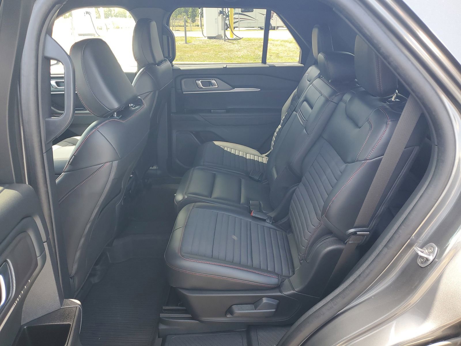 Certified 2025 Ford Explorer ST-Line w/ Premium Package AWD/4WD image 10