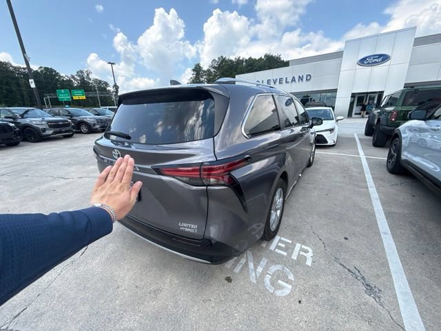 Used 2021 Toyota Sienna Limited FWD image 5