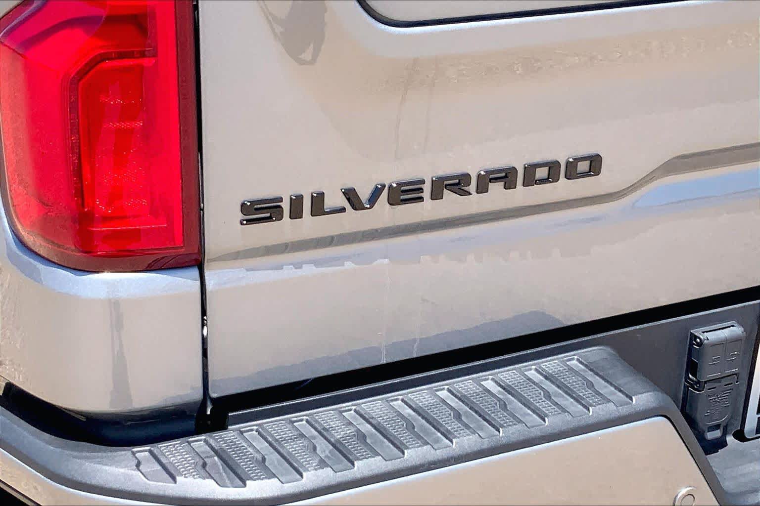 Used 2024 Chevrolet Silverado 1500 High Country w/ High Country Premium Package AWD/4WD image 10