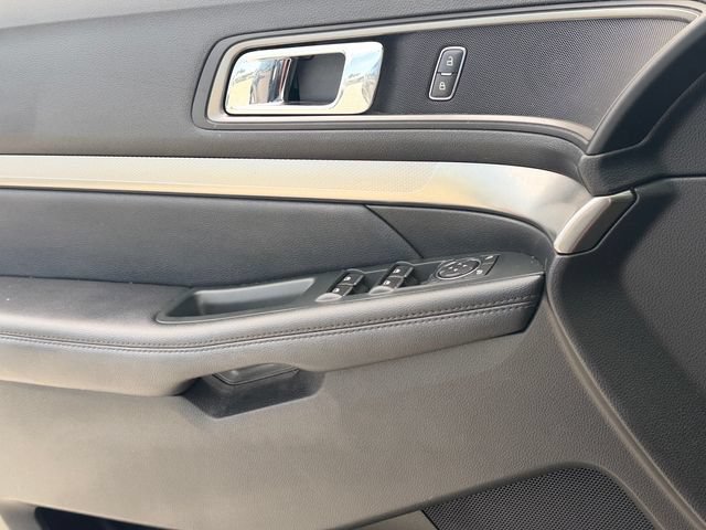 Certified 2018 Ford Explorer XLT w/ Equipment Group 202A FWD image 26