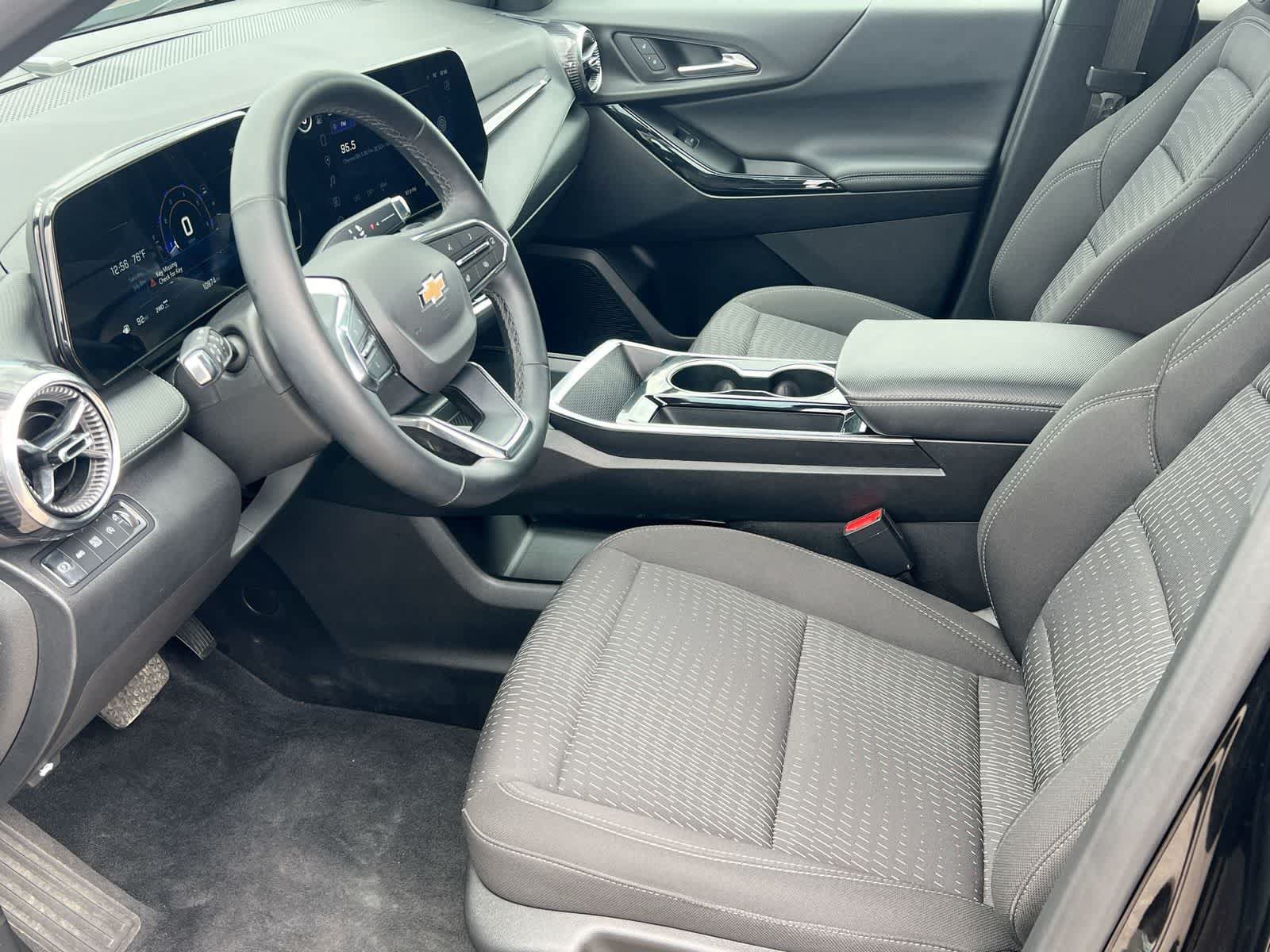 Used 2025 Chevrolet Equinox LT w/ Safety and Technology Package AWD/4WD image 10