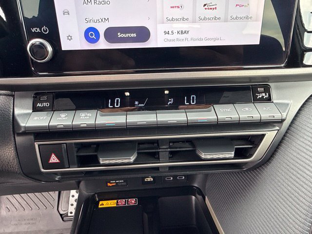Used 2025 Toyota Camry SE FWD image 27