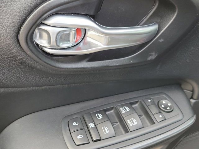 Used 2017 Jeep Cherokee High Altitude w/ Technology Group image 21