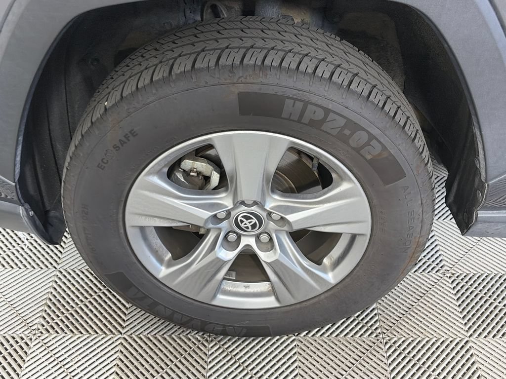 Used 2024 Toyota RAV4 XLE AWD/4WD image 8