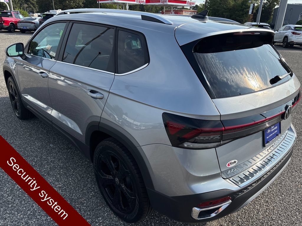 Used 2026 Volkswagen Taos SEL AWD/4WD image 32