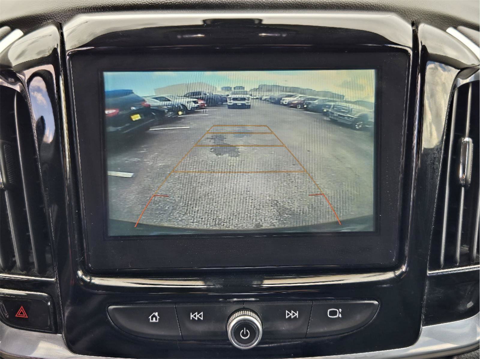 Used 2019 Chevrolet Traverse LT FWD image 16