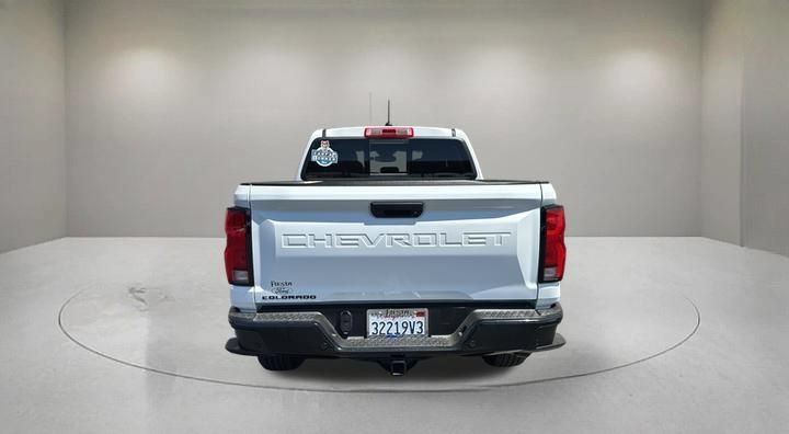 Used 2023 Chevrolet Colorado Z71 w/ Z71 Convenience Package 2 AWD/4WD image 3