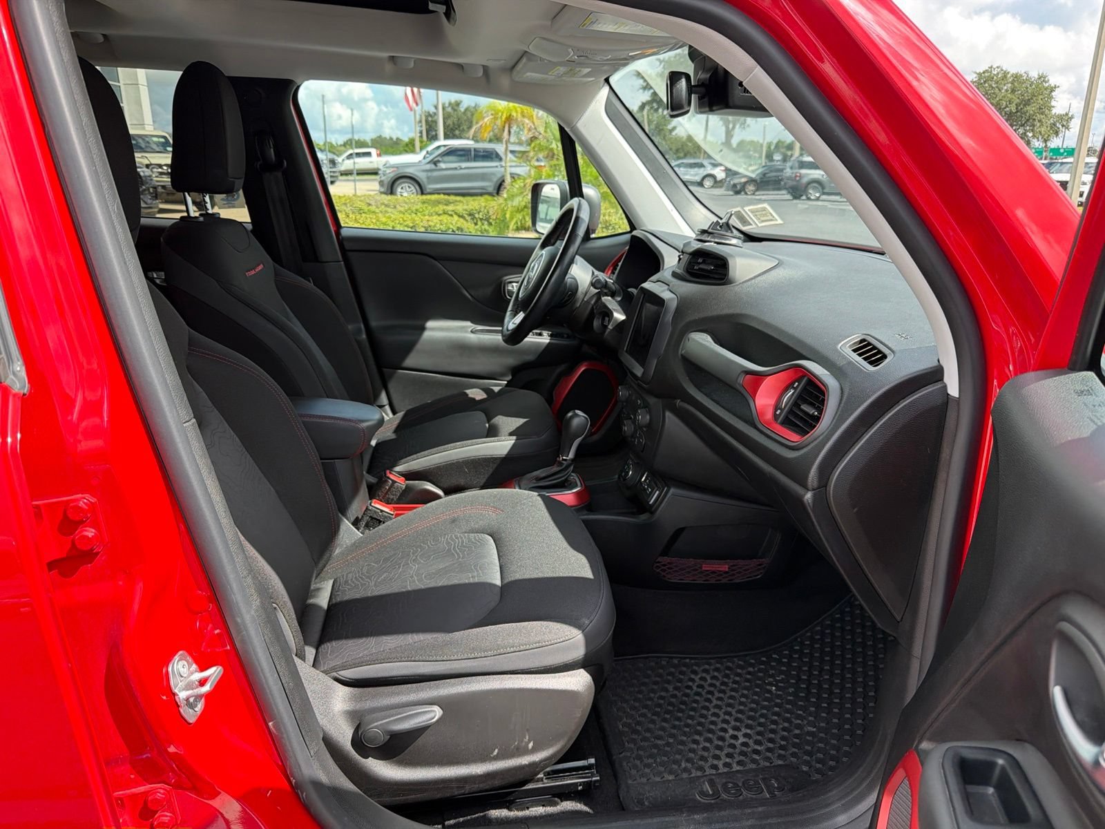 Used 2019 Jeep Renegade Trailhawk w/ UConnect 8.4 Nav Group AWD/4WD image 6