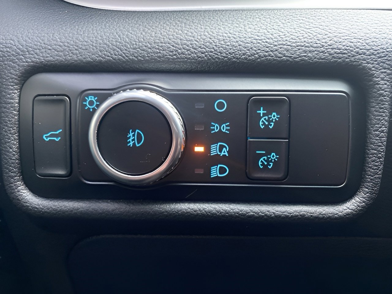 Certified 2023 Ford Explorer XLT w/ Equipment Group 202A image 20