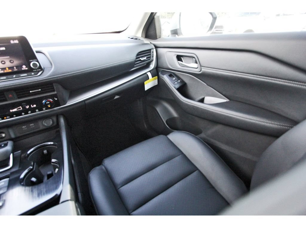 Used 2024 Nissan Rogue SV w/ SV Premium Package FWD image 13