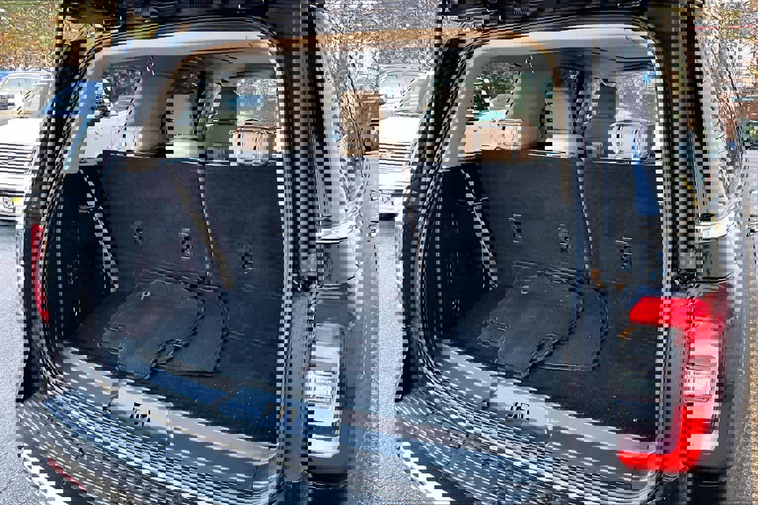 Certified 2023 Ford Expedition Limited image 32