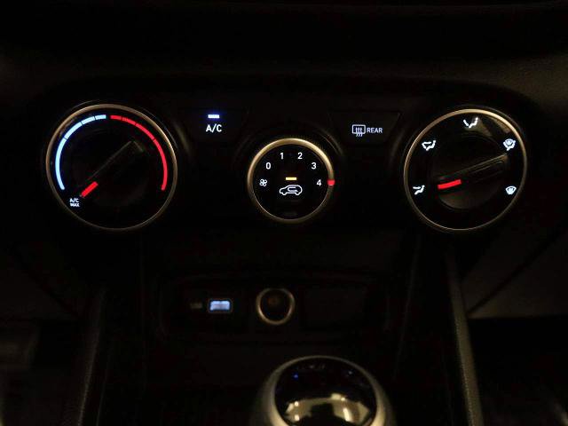 Used 2022 Hyundai Venue SE FWD image 25