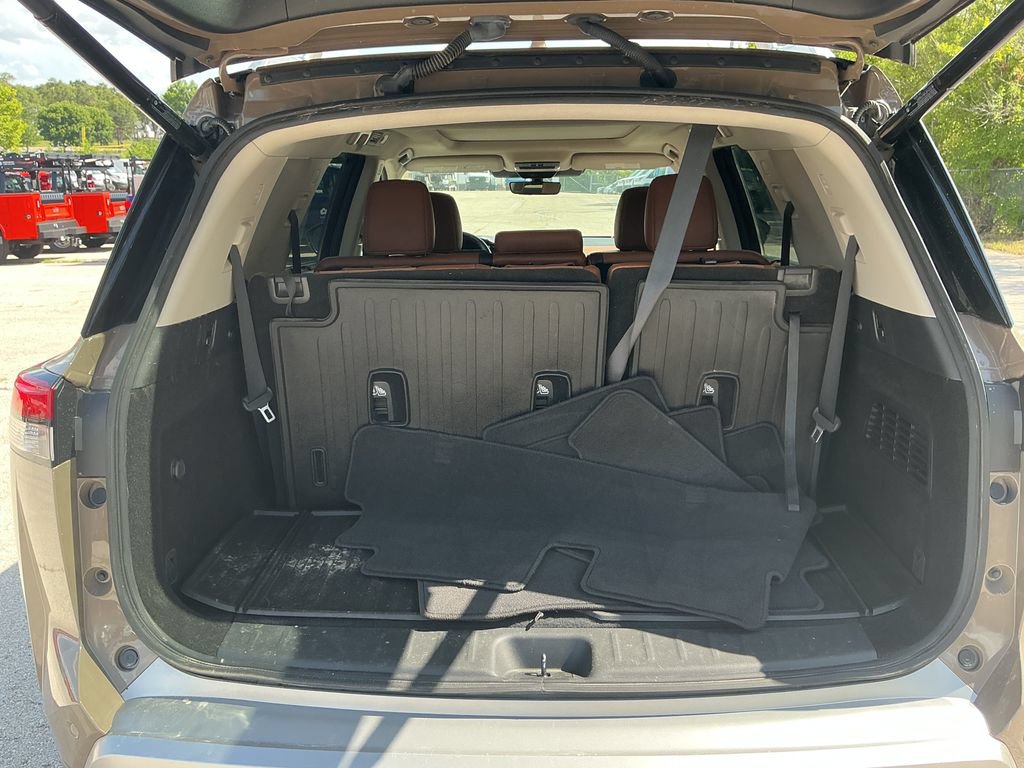 Used 2023 Nissan Pathfinder Platinum w/ Cargo Package AWD/4WD image 14