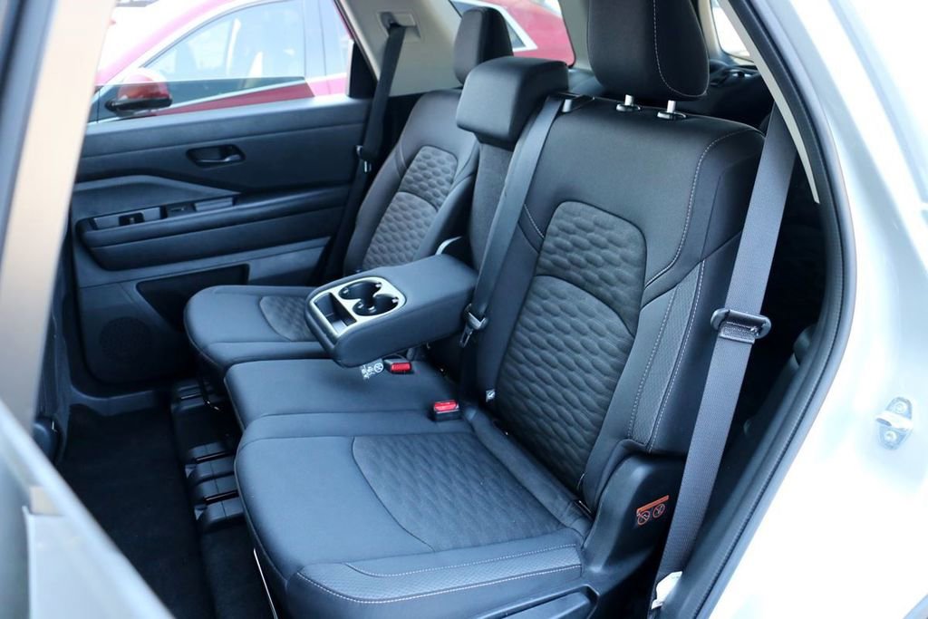 Used 2025 Nissan Pathfinder SV image 20