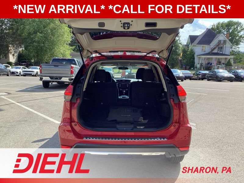 Used 2017 Nissan Rogue SV AWD/4WD image 10