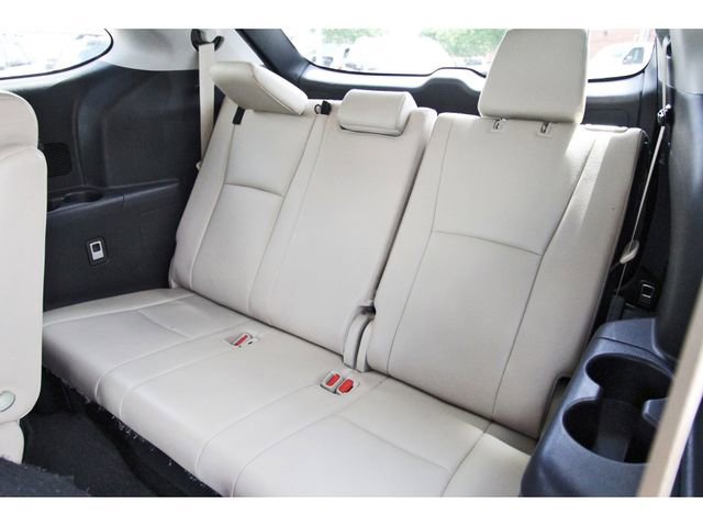 Used 2023 Toyota Highlander XLE FWD image 12