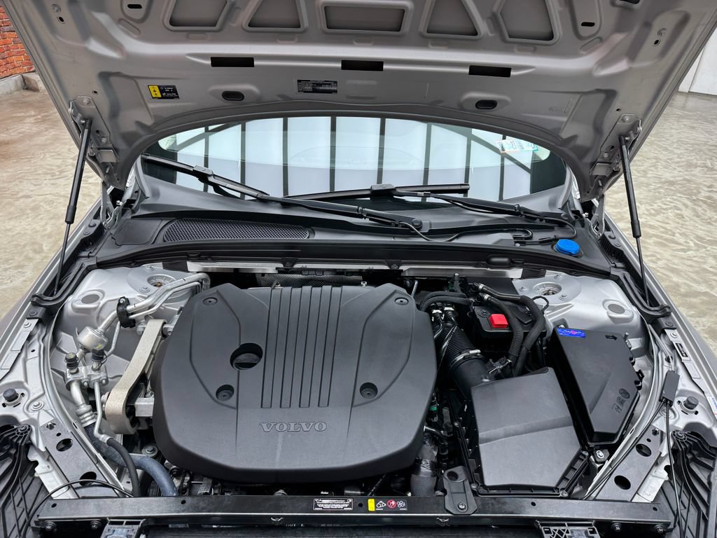 Used 2025 Volvo S60 B5 Core FWD image 27