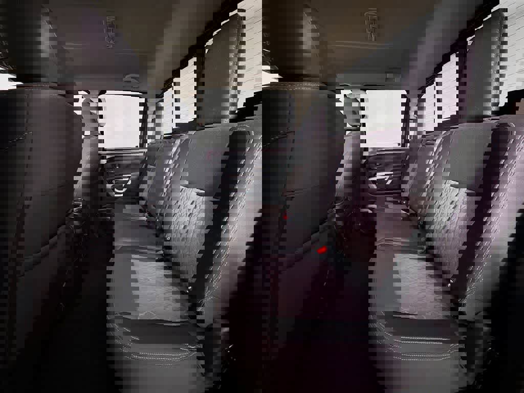 Used 2024 Nissan Titan SV w/ SV Convenience Package image 17